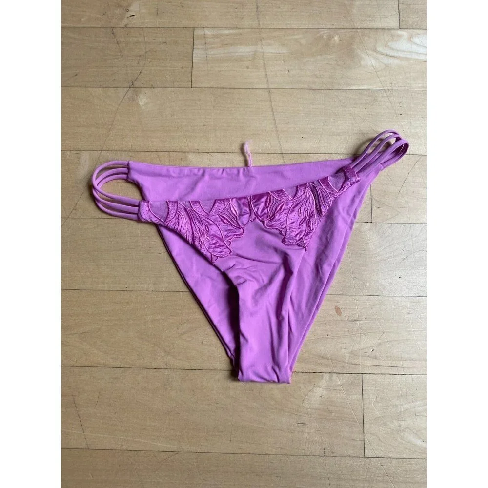 L*SPACE "Claude" bikini classic bottom womens sz Medium BNWOT rosebud - Picture 2 of 6